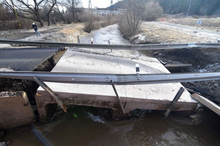 Ilustračný obrázok k článku Mimoriadna situácia vo Svite: Most do Lopušnej doliny strhla voda!