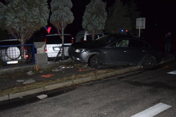 Ilustračný obrázok k článku Mladá žena (25) jednu vec nedomyslela: Skončila s autom v plote, dôvod neprekvapí, FOTO