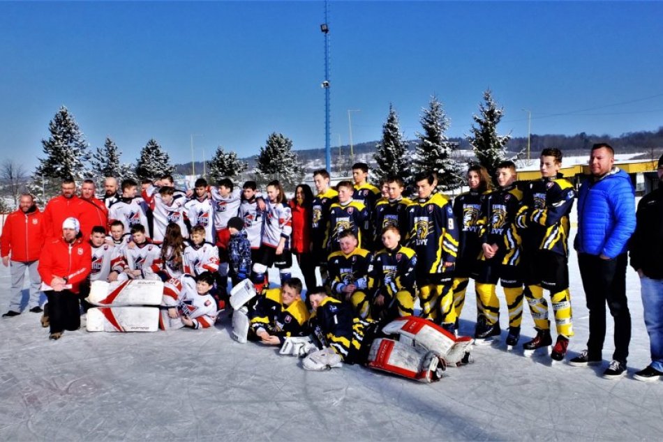 Ilustračný obrázok k článku Mladí humenskí hokejisti odohrali Winter Classic: Veľký zážitok a na konte dve víťazstvá