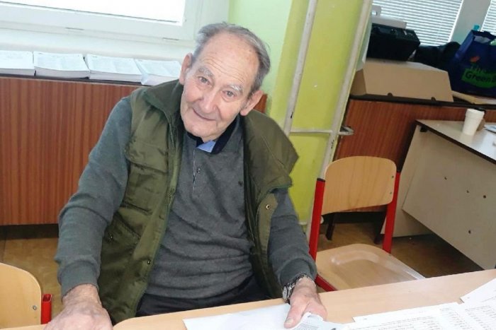 Ilustračný obrázok k článku Volebný rekordman:  Vo Vrakuni je členom komisie 92-ročný Jozef