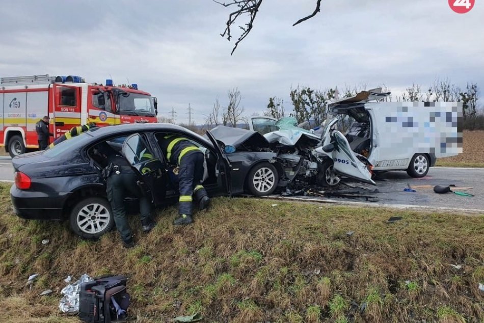 Ilustračný obrázok k článku Pri čelnej zrážke v okrese Michalovce sa zranilo aj dieťa v autosedačke!