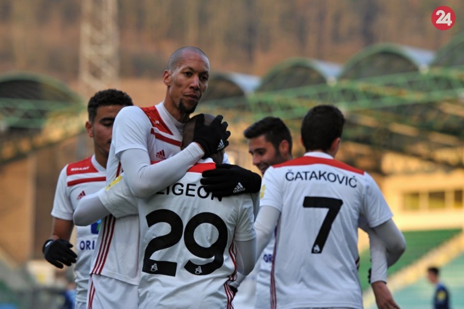 Ilustračný obrázok k článku Bol pri tituloch, teraz druhýkrát končí: Z Trenčína odišiel najskúsenejší hráč