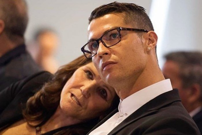 Ilustračný obrázok k článku Ronaldo má hlavu v smútku: Jeho mama prekonala mŕtvicu! Ako je na tom?