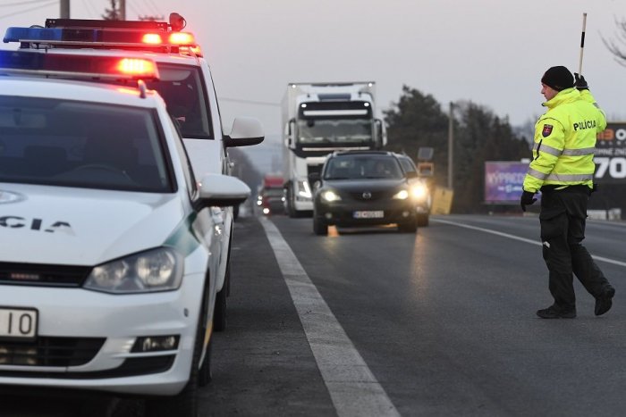 Ilustračný obrázok k článku Obmedzenia na štátnych hraniciach: Môže za to koronavírus!