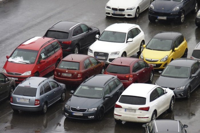 Ilustračný obrázok k článku Vodiči, POZOR na zmenu: Za parkovanie pri obchode na Spartakovskej si už zaplatíte