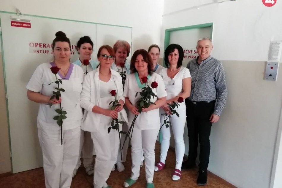 Ilustračný obrázok k článku Milé prekvapenie v nemocnici: Vedenie špitálu obdarovalo kolegyne kvetmi