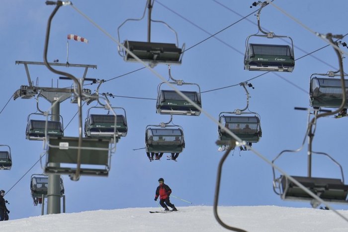 Ilustračný obrázok k článku Mali byť v karanténe a zrazu sú preč: Z lyžiarskeho strediska zmizli stovky turistov