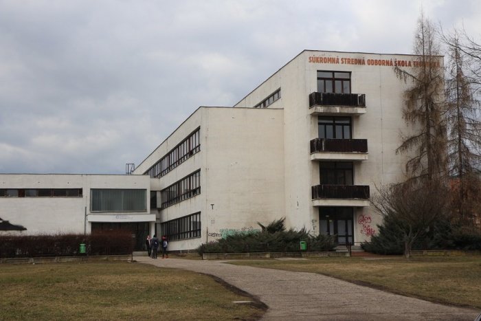 Ilustračný obrázok k článku Koronavírus: Niektoré stredné školy v Žiari a okolí zostali otvorené