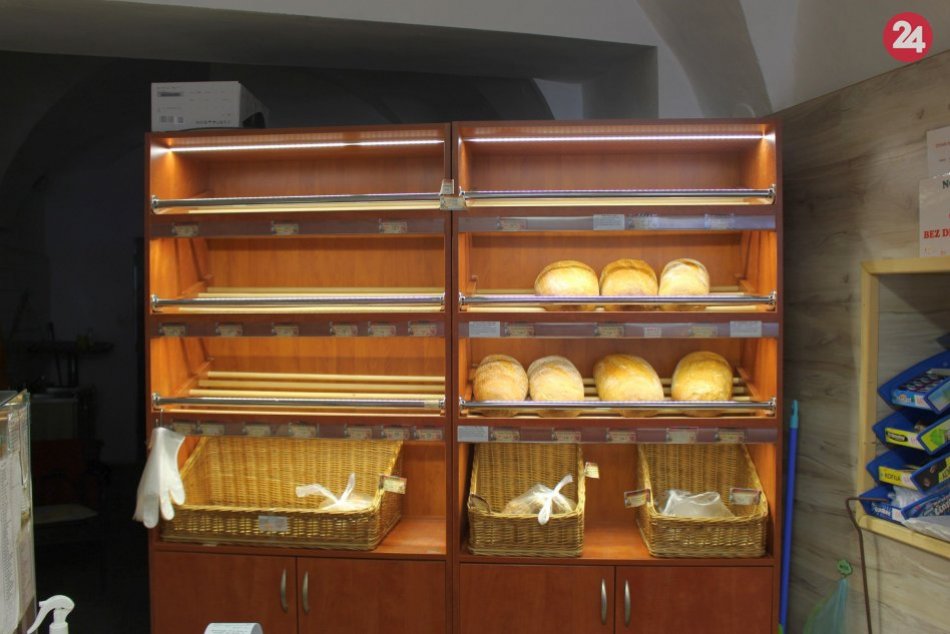 Ilustračný obrázok k článku Koronavírus: Posledné chleby. Pekáreň v centre Bystrice čelila náporu ľudí, FOTO