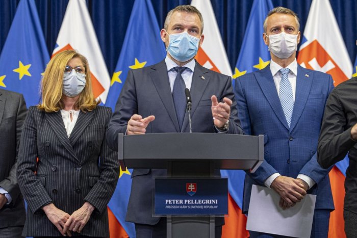 Ilustračný obrázok k článku Vláda vyhlásila STAV NÚDZE! Tvrdé opatrenia rozširujú, fabriky zatvárajú