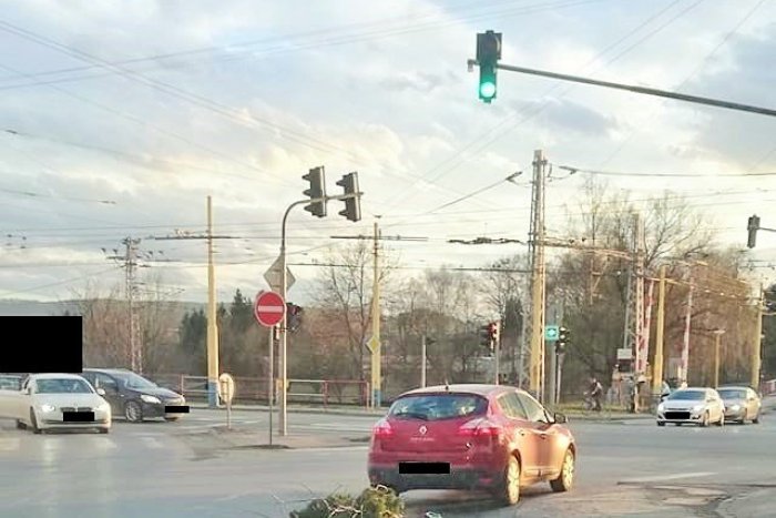 Ilustračný obrázok k článku Kuriozita na ceste: To nie je možné, čo vodič v Prešove ťahal za autom, FOTO