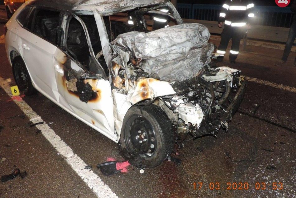 Ilustračný obrázok k článku Tragická nehoda pri tuneli Horelica: Pri zrážke s kamiónom vyhasol ľudský život