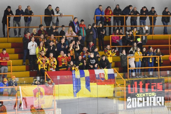 Ilustračný obrázok k článku Topoľčany sa spojili a pomáhajú hokeju: Vypredávajú virtuálny štadión
