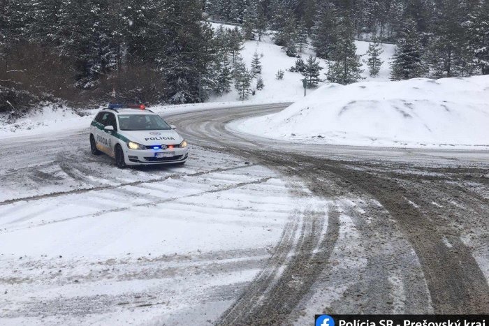 Ilustračný obrázok k článku Počasie skúša vodičov: Polícia hlási obmedzenie na horskom priechode Vernár