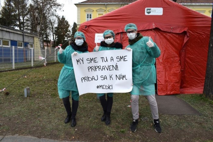 Ilustračný obrázok k článku Michalovská nemocnica hľadá dobrovoľníkov: Počas pandémie pomáhajú aj študenti