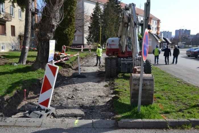 Ilustračný obrázok k článku Prebieha rekonštrukcia chodníka na Ševčenkovej: Slúžiť bude aj pre cyklistov