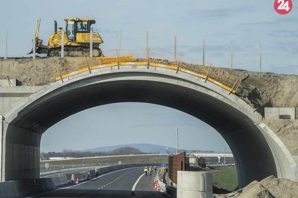 Ilustračný obrázok k článku Polícia obvinila dvoch vrcholných manažérov D4R7 Construction