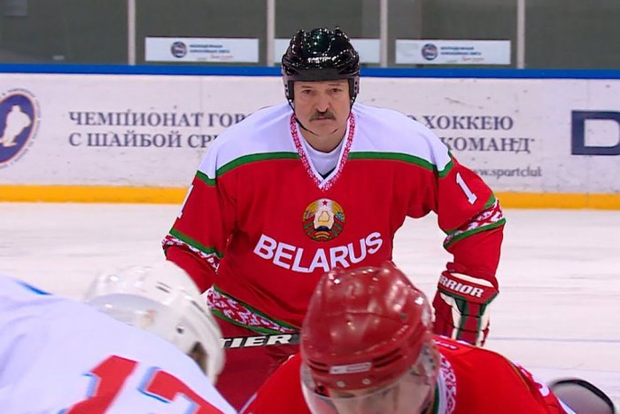 Ilustračný obrázok k článku VÍRUS? Ja žiadny nevidím! Vyhlásil Lukašenko a išiel hrať hokej