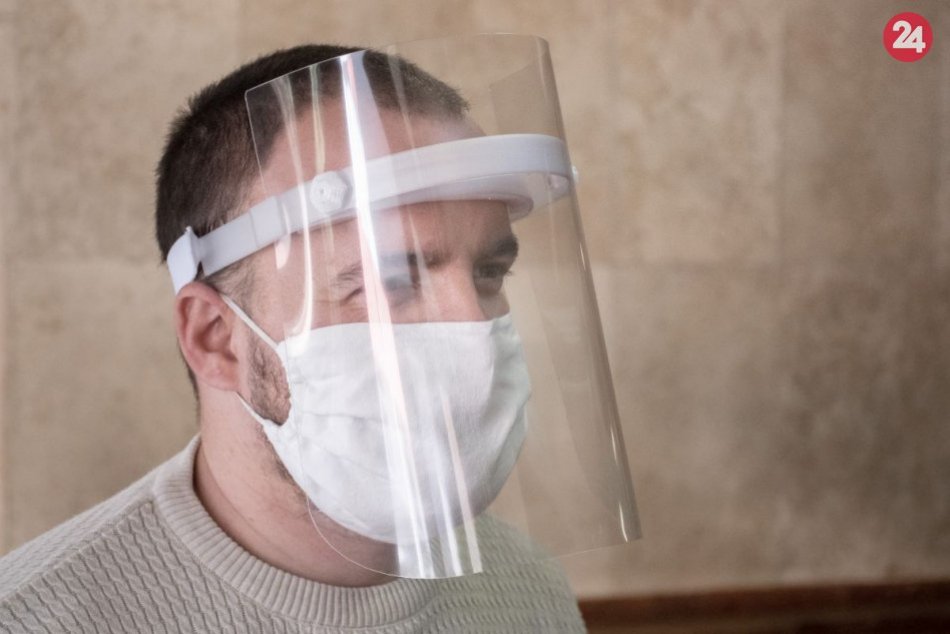 Ilustračný obrázok k článku Mesto pomáha s výrobou ochranných štítov pre zdravotníkov: Zapojili aj väzňov