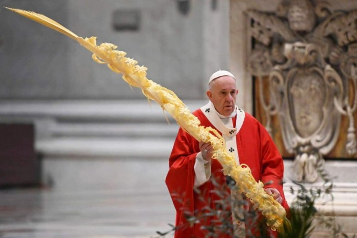 Ilustračný obrázok k článku Pápež slávil omšu na Kvetnú nedeľu spojený s veriacimi cez médiá