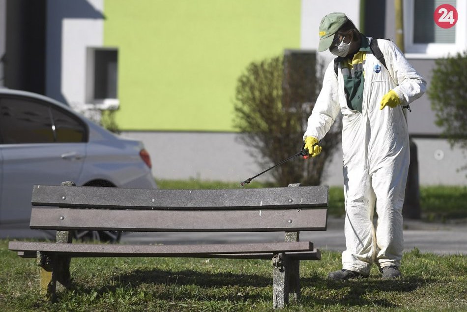 Ilustračný obrázok k článku Veľká dezinfekcia Štiavnice: Pracovníci s postrekom sú v nasadení