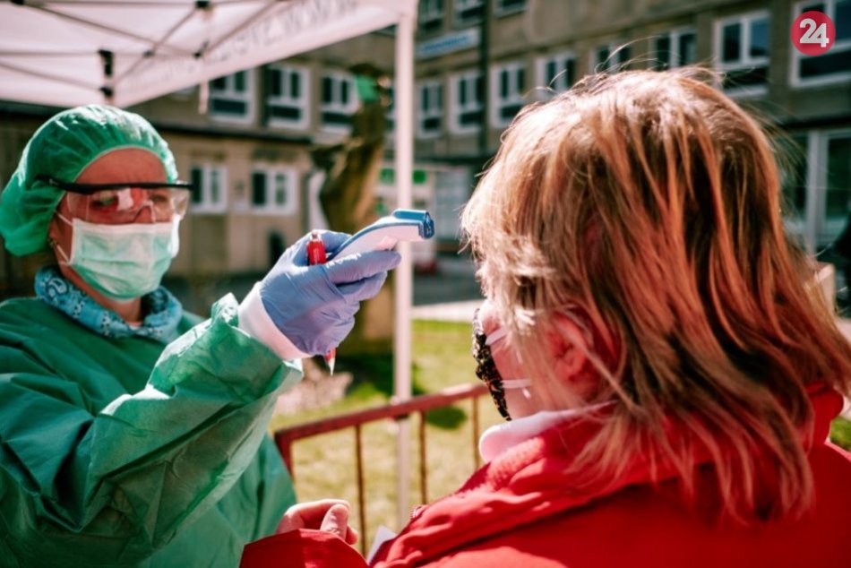 Ilustračný obrázok k článku Koronavírus a Žiarsky okres: Zamestnancov nemocnice stále testujú, ako sú na tom školy?