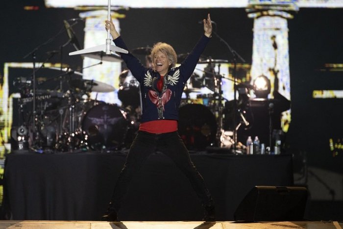 Ilustračný obrázok k článku KURIOZITA DŇA: Bon Jovi zložil pieseň o koronavíruse, pozýva na online koncert