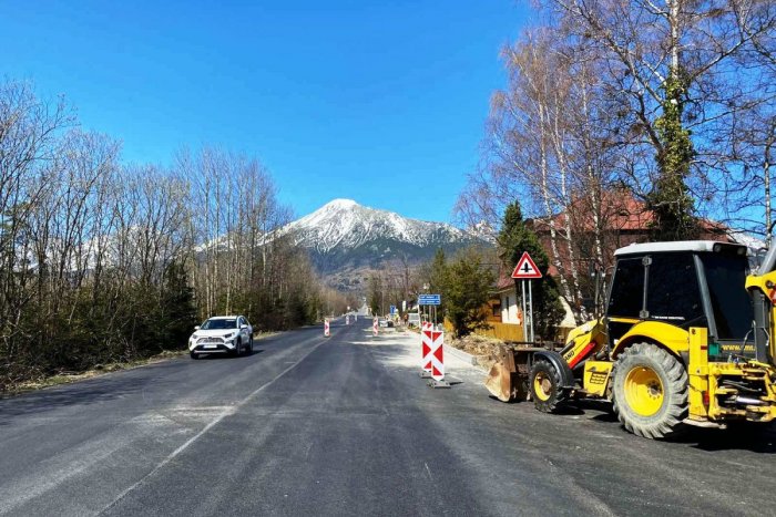 Ilustračný obrázok k článku Oprava cesty medzi Popradom a Starým Smokovcom je takmer hotová: Kedy sa po nej pohodlne prevezieme?