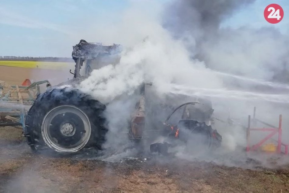 Ilustračný obrázok k článku Zásah hasičov na poli neďaleko Nitry: Plamene zachvátili traktor, FOTO