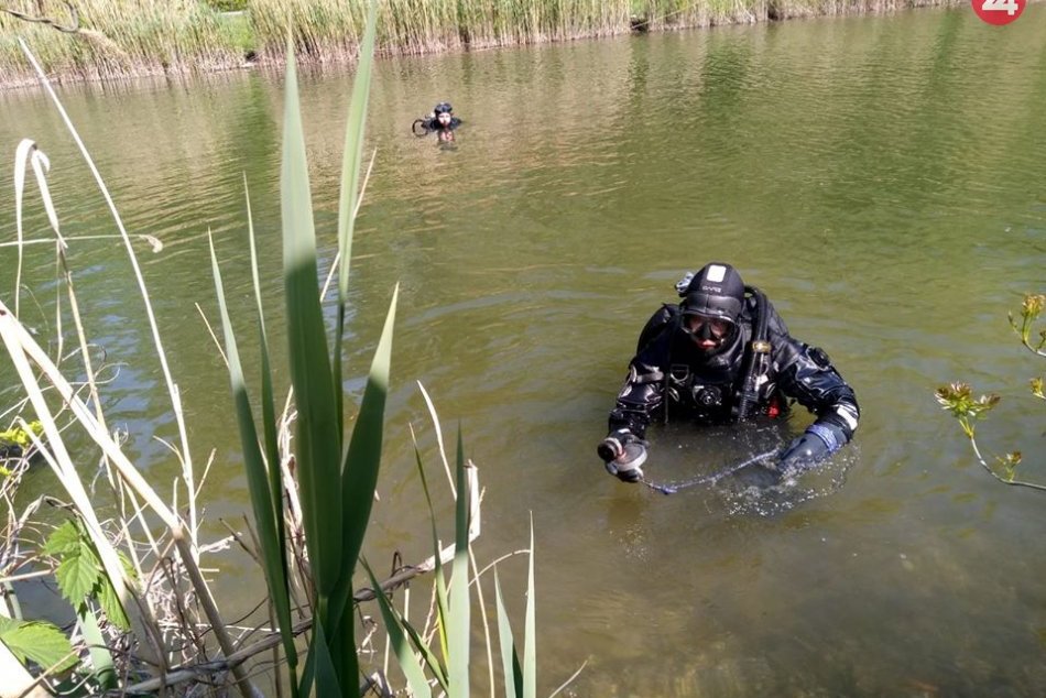 Ilustračný obrázok k článku Nebezpečná "vecička" pod hladinou: Potápači našli v Chorvátskom ramene funkčný granát