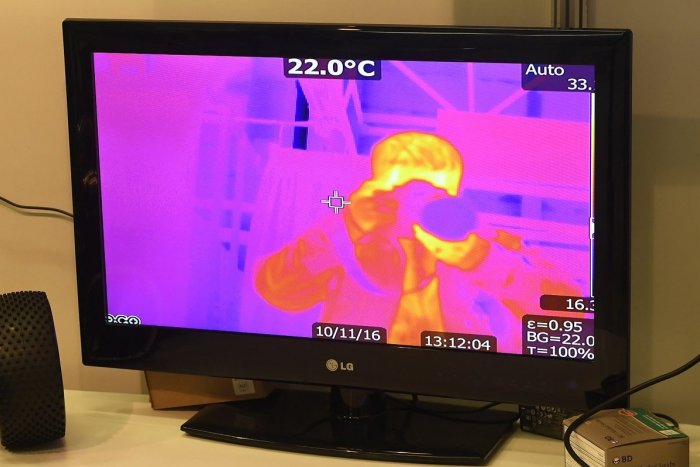 Ilustračný obrázok k článku V boji proti koronavírusu nasadili termokameru: Pozornému oku nikto neujde