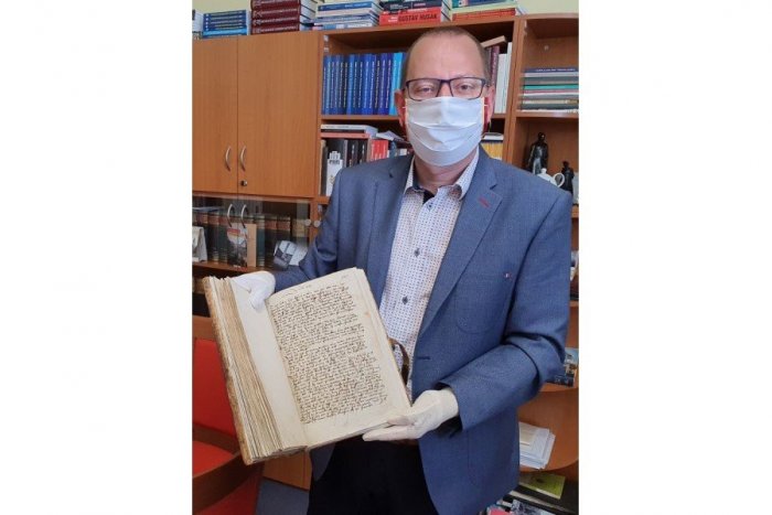 Ilustračný obrázok k článku Reštaurátori sa vyznamenali: Vzácnu knihu Spišskej zo 14. storočia takto opravili! FOTO