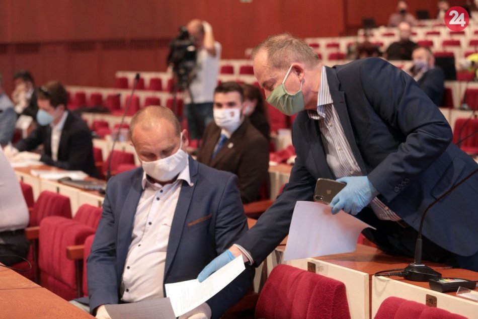 Ilustračný obrázok k článku Košickí poslanci po búrlivej debate schválili 15 miliónový úver na preklenutie krízy, FOTO