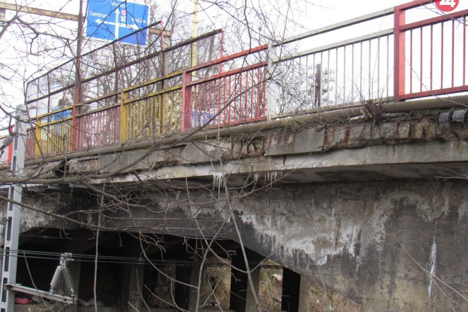Ilustračný obrázok k článku S mostom na Škultétyho v hroznom stave to mohlo skončiť všelijako: KONEČNE ho opravia