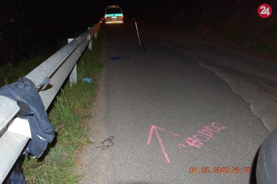 Ilustračný obrázok k článku Vodič pri Bystrici zrazil chodca (68) a ušiel: Polícia hľadá svedkov nehody, FOTO