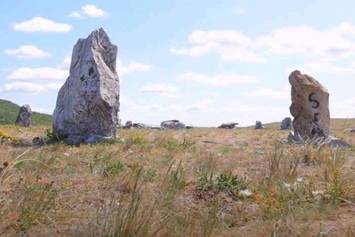 Ilustračný obrázok k článku Na výlet so sprievodcom: Poznáte zoborský Stonehenge? VIDEO