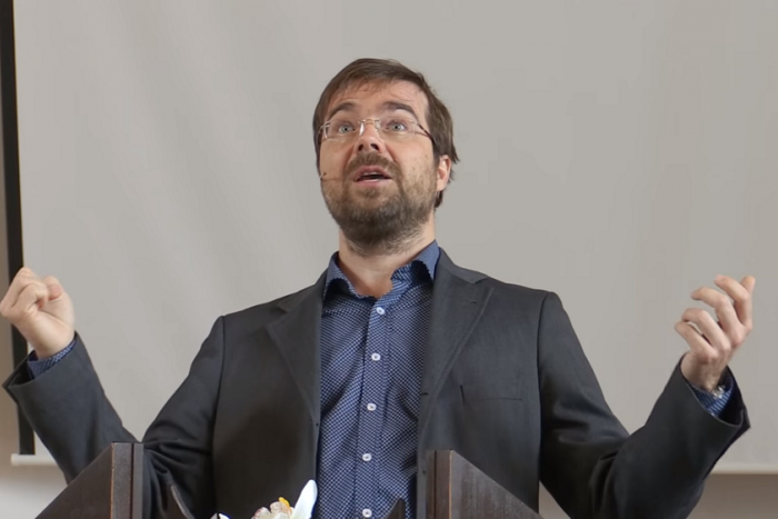 Ilustračný obrázok k článku VIDEO: Minister sa modlil za brata, čo cvičil jogu! Potom doň vstúpil Duch Svätý