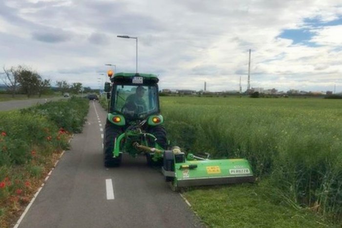 Ilustračný obrázok k článku Cyklotrasu otvorili pred rokom: Mesto na jej údržbu nezanevrelo, začalo s jej kosením