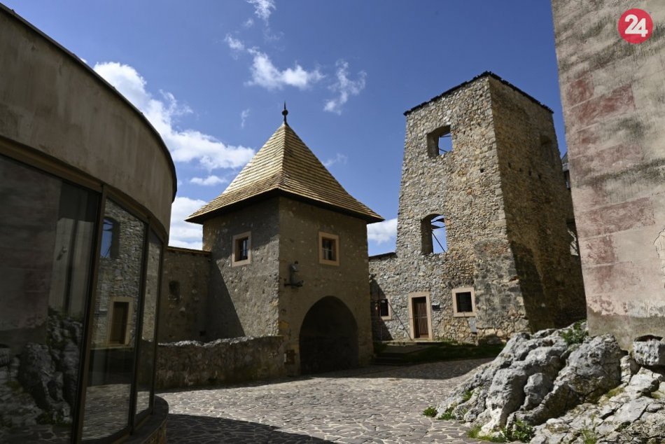 Ilustračný obrázok k článku Cesta na Trenčiansky hrad sa prerába: Pribudne aj turistický vláčik