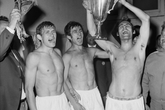 Ilustračný obrázok k článku Ubehlo 51 rokov od triumfálneho víťazstva Slovana: Pamätáte sa, ako belasí zrušili Barcelonu?! FOTO