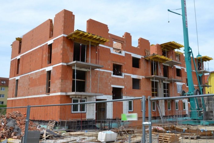 Ilustračný obrázok k článku Výstavba novej bytovky na Sídlisku pod Sokolejom: V akej fáze sa nachádza?