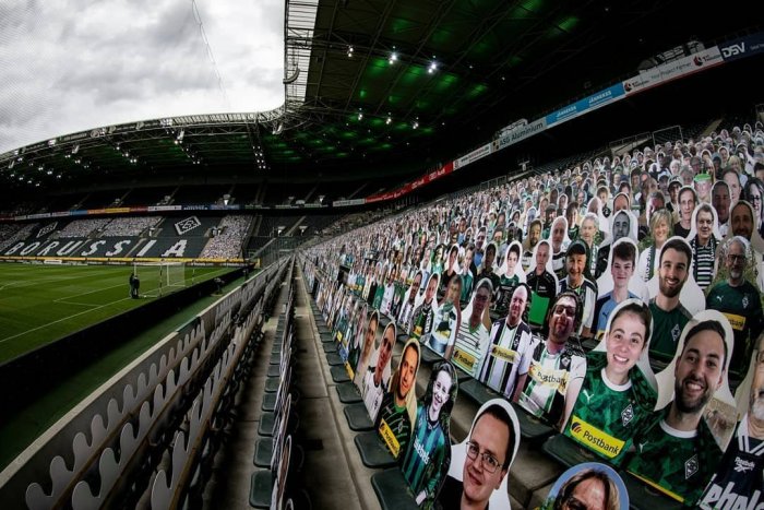 Ilustračný obrázok k článku Nemecký futbalový klub vyriešil DILEMU: Aha, ako nahradili fanúšikov na tribúnach! FOTO