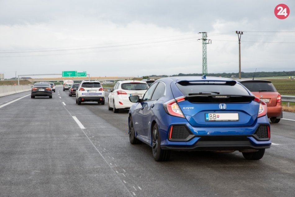 Ilustračný obrázok k článku Motoristi, pozor: Zelená karta o poistení vozidla už nemusí byť iba zelená