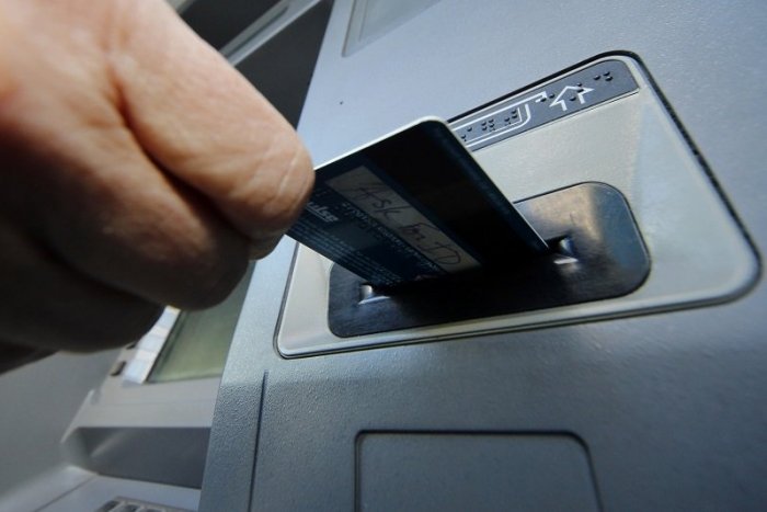 Ilustračný obrázok k článku Sú výbery z bankomatov bezpečné? Nový typ útokov napáda tie so starým systémom