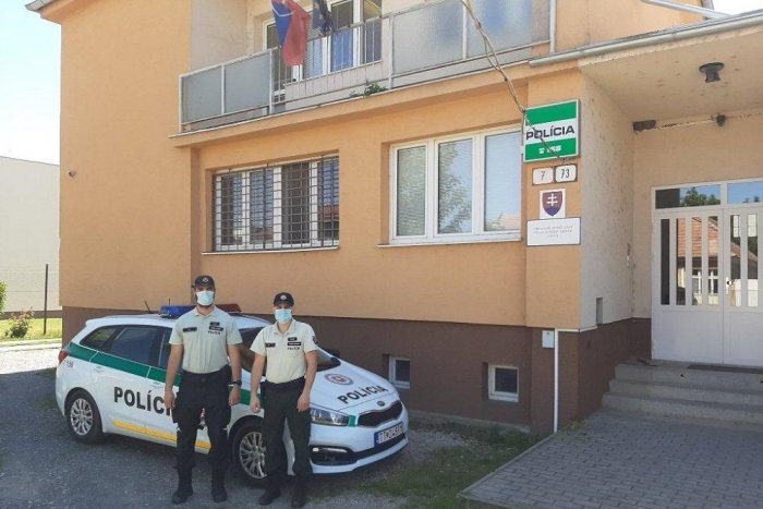 Ilustračný obrázok k článku Po tiesňovom volaní starostu zachránili v Ružindole policajti život