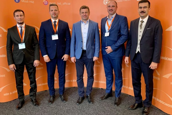 Ilustračný obrázok k článku Strana Most-Híd má nového predsedu aj podpredsedov!