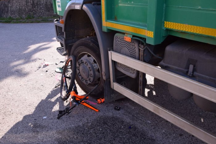 Ilustračný obrázok k článku Vážna nehoda v Prievidzi: Zrážka cyklistu s nákladným autom, ako sa to stalo?