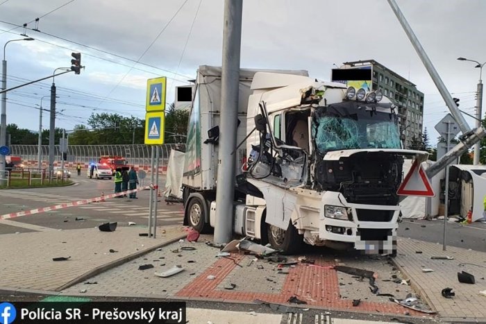Ilustračný obrázok k článku Dopravná nehoda v Prešove: Na frekventovanej križovatke sa zrazili dva kamióny