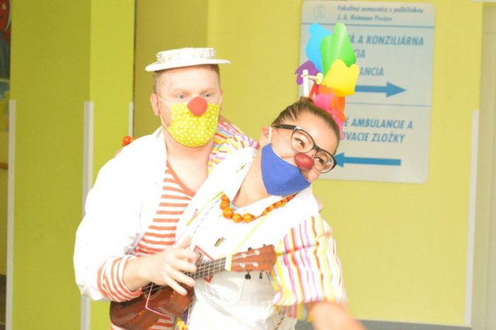 Ilustračný obrázok k článku Opäť sa vrátili do prešovskej nemocnice: Zdravotní klauni už rozveseľujú deti