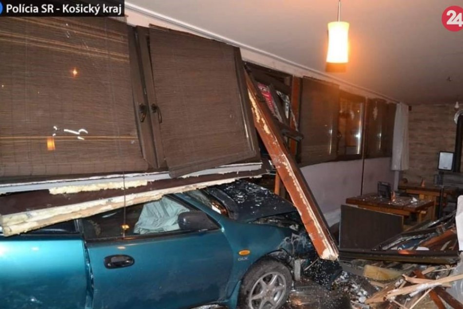 Ilustračný obrázok k článku Neuveriteľný kúsok opitého mladíka: S autom vpálil do baru, ešte sa dal aj na útek
